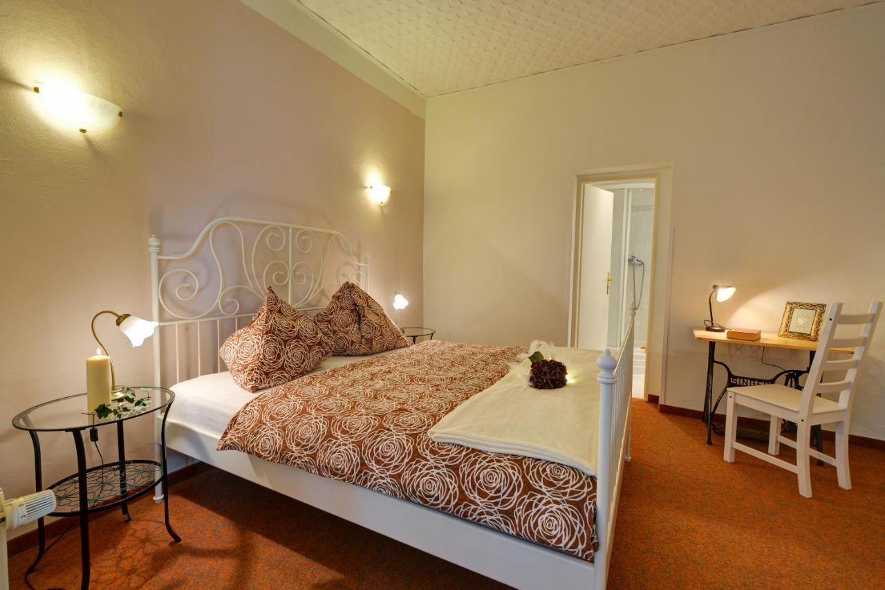 Pension Vila Hana Loket Exterior photo